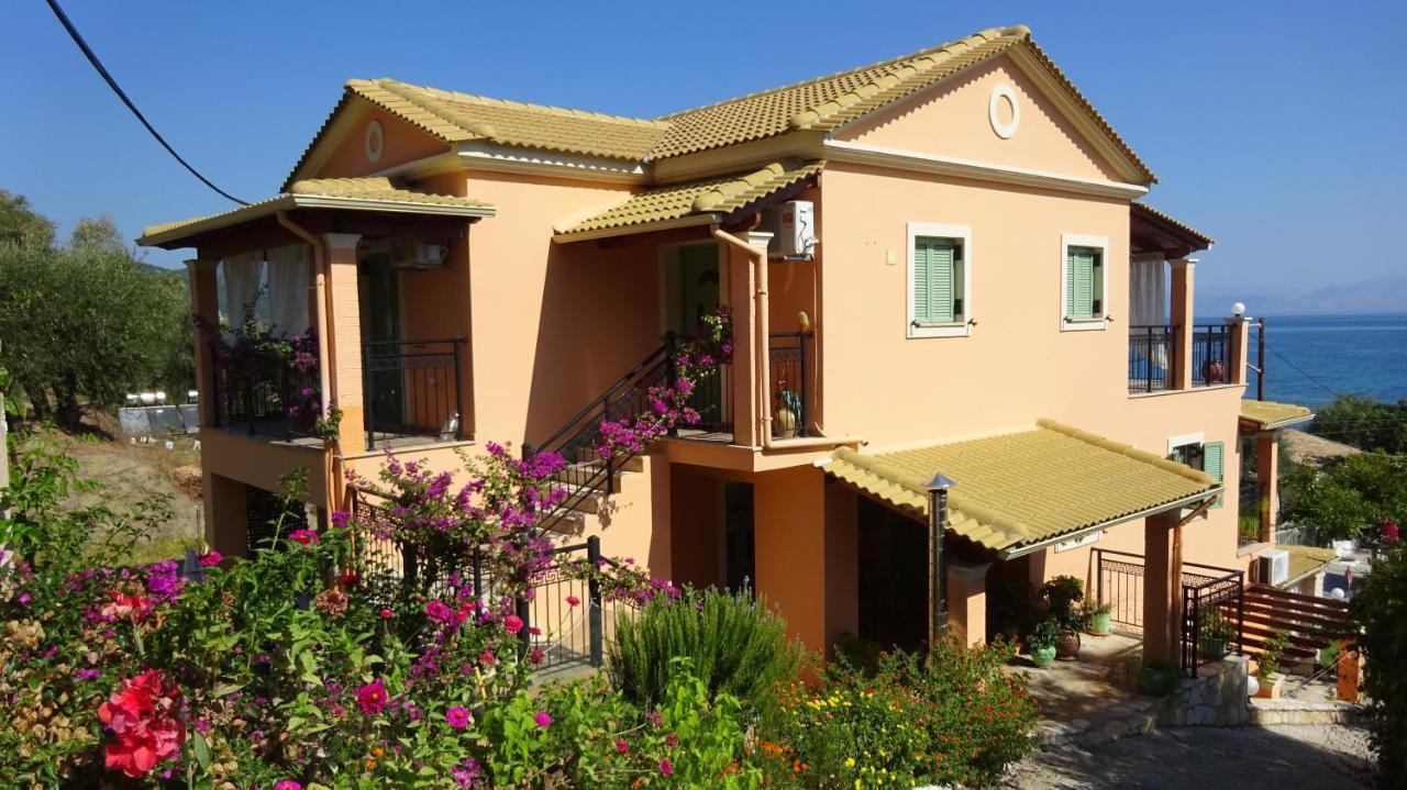 Villa Pepy Mesongi Exterior photo