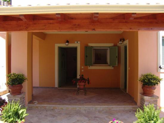 Villa Pepy Mesongi Exterior photo